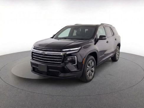 Used 2022 Chevrolet Traverse LT FWD image 3