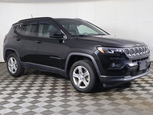 Used 2023 Jeep Compass Latitude w/ Sun and Sound Group AWD/4WD image 48