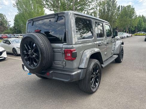 Used 2022 Jeep Wrangler Unlimited Sahara w/ Cold Weather Group AWD/4WD image 3