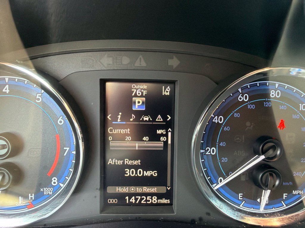 Used 2018 Toyota Corolla SE w/ SE Premium Package FWD image 28