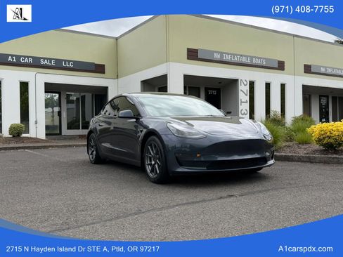 Used 2023 Tesla Model 3 Standard Range RWD image 2