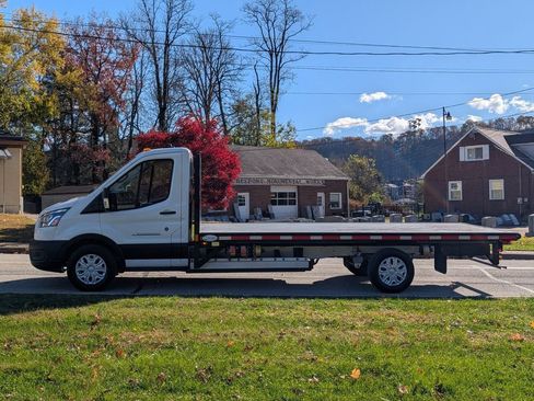 Used 2023 Ford E-Transit image 11