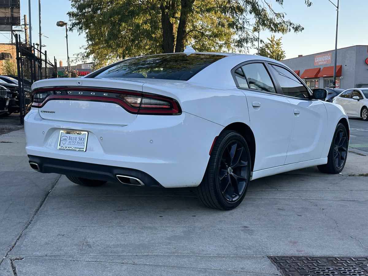 Used 2022 Dodge Charger SXT w/ Plus Group RWD image 5