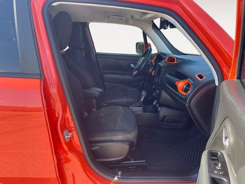 Used 2020 Jeep Renegade Altitude FWD image 15