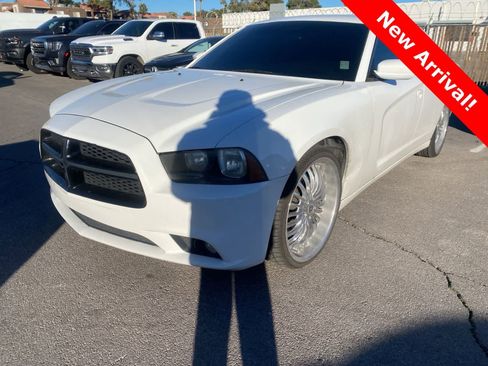 Used 2014 Dodge Charger SXT image 1