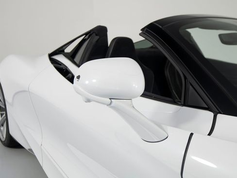 Used 2024 McLaren 750S Spider image 44