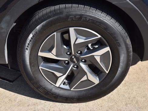 Used 2022 Kia Sorento S image 12