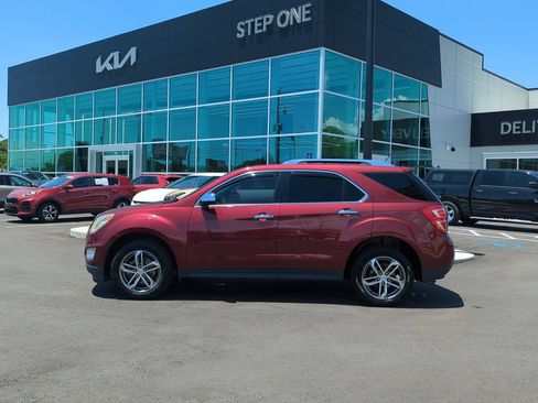 Used 2017 Chevrolet Equinox Premier w/ Enhanced Convenience Package FWD image 4