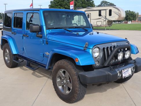 Used 2015 Jeep Wrangler Unlimited Sport AWD/4WD image 3