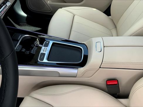 Used 2025 Mercedes-Benz GLB 250 image 10