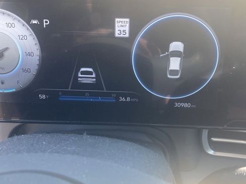 Used 2023 Hyundai Elantra SEL w/ Convenience Package image 3