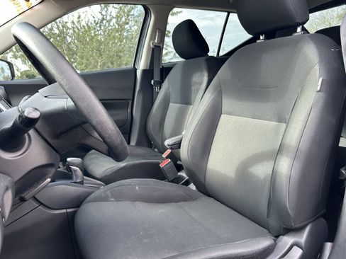 Used 2024 Nissan Kicks S image 12