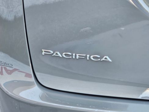 Used 2023 Chrysler Pacifica Limited FWD image 30