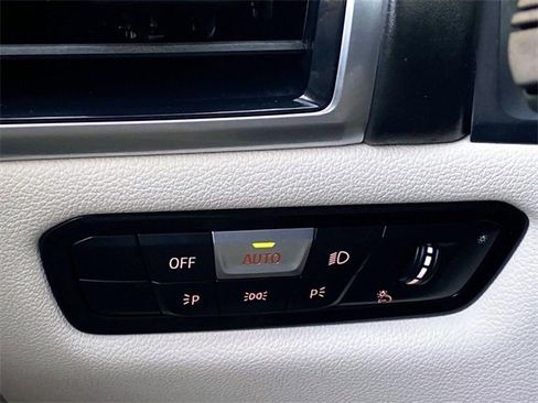 Used 2019 BMW M850i xDrive Convertible w/ M Carbon Exterior Package image 33