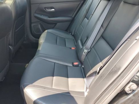 Used 2023 Nissan Sentra SR w/ SR Premium Package FWD image 11