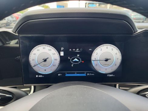 Used 2025 Hyundai Elantra Limited FWD image 22