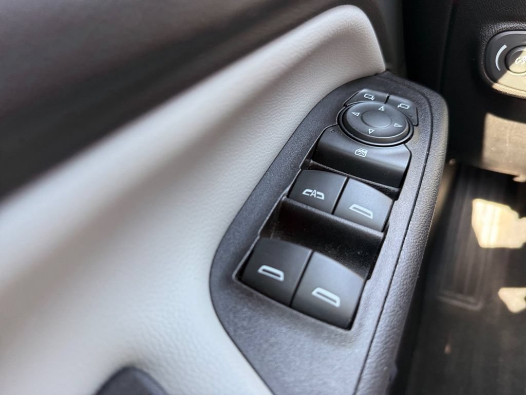 Used 2019 Chevrolet Equinox LT FWD image 27