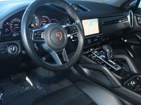 Certified 2022 Porsche Cayenne image 4