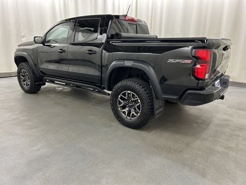 Used 2025 Chevrolet Colorado ZR2 w/ Technology Package AWD/4WD image 3
