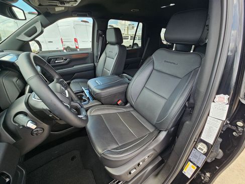 Used 2025 GMC Yukon Denali image 15