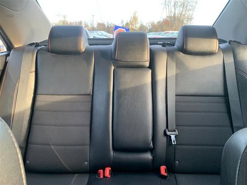 Used 2017 Toyota Camry SE image 11