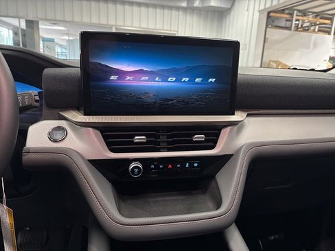 New 2025 Ford Explorer Active image 18