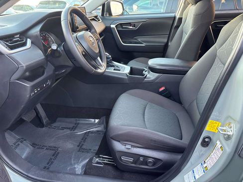 Used 2022 Toyota RAV4 XLE w/ Convenience Package image 5