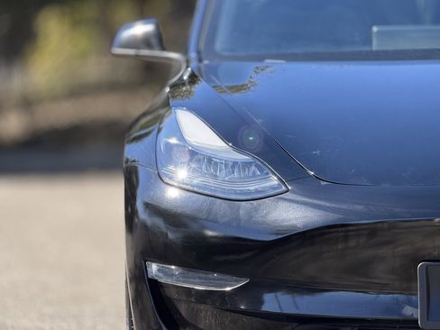 Used 2023 Tesla Model 3 Standard Range image 4