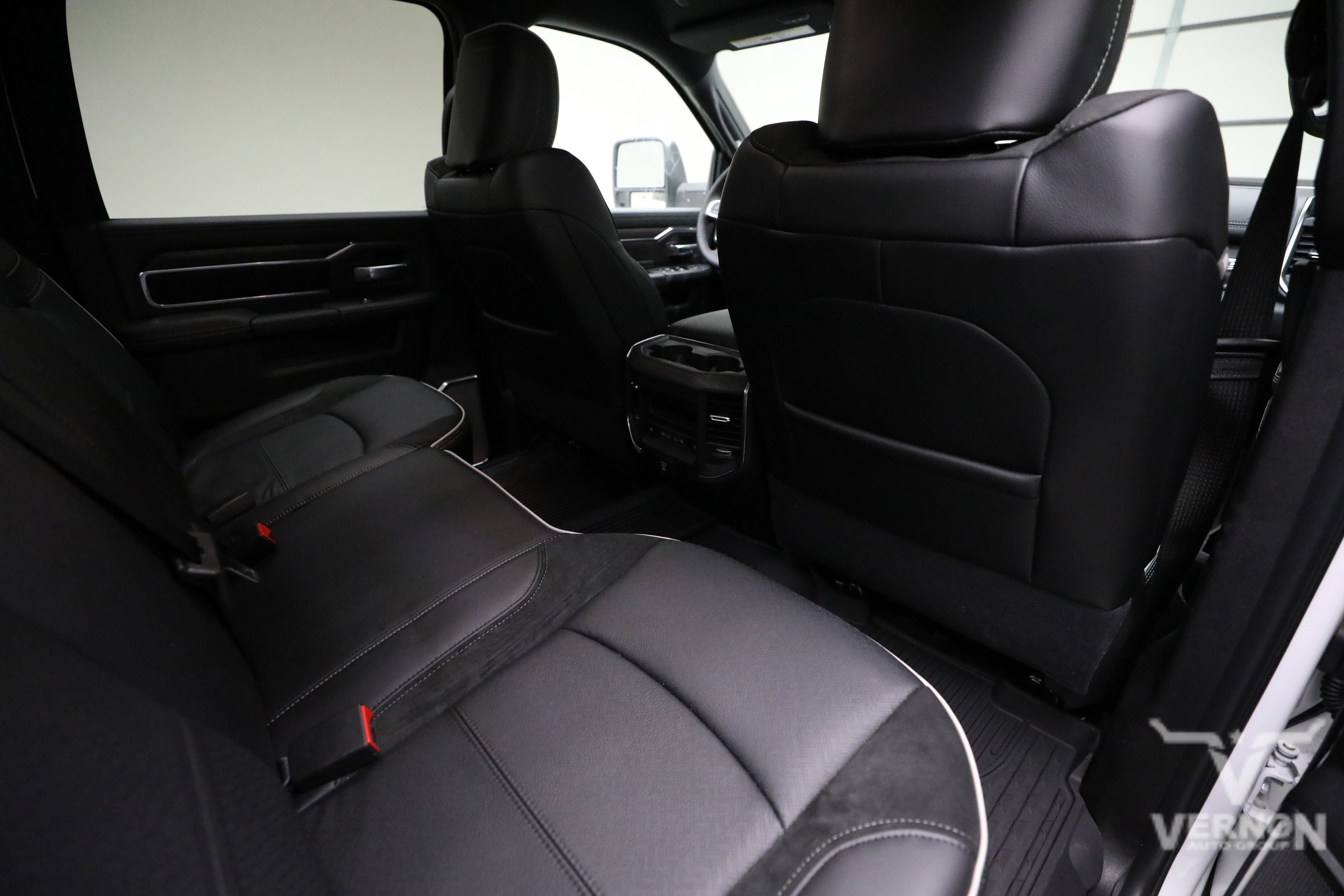 New 2026 RAM 3500 Laramie AWD/4WD image 12