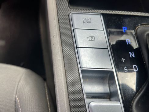 Used 2024 Hyundai Elantra Blue image 26