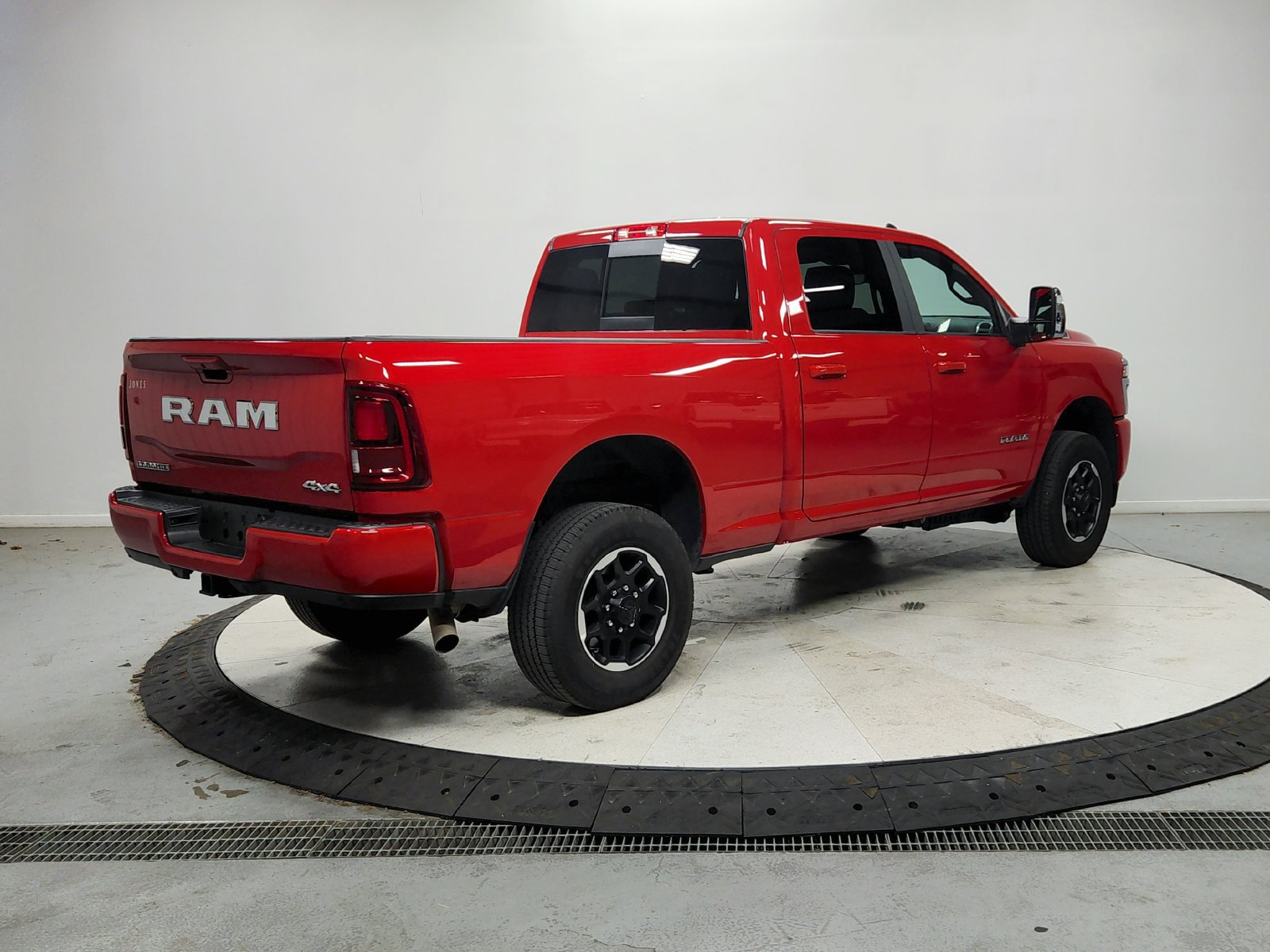 Used 2026 RAM 2500 Laramie AWD/4WD image 8