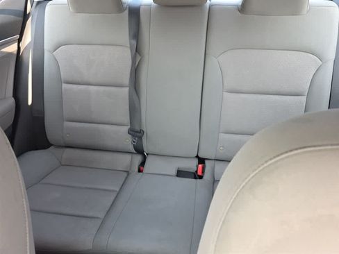 Used 2017 Hyundai Elantra SE FWD image 14