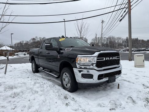 Used 2024 RAM 2500 Tradesman w/ Chrome Appearance Group image 7