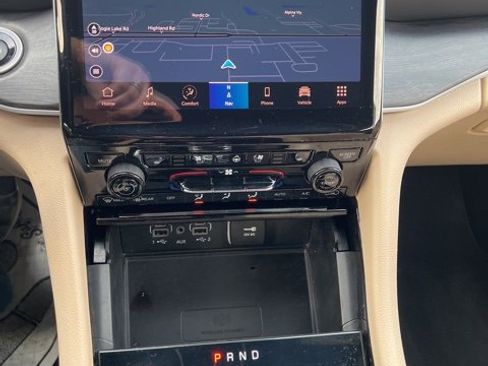 Used 2023 Jeep Grand Cherokee Limited w/ Luxury Tech Group II image 17