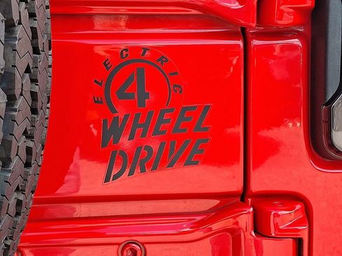 Used 2024 Jeep Wrangler Unlimited image 31