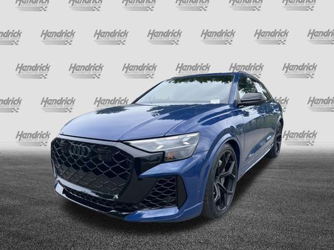 Certified 2025 Audi RS Q8 performance AWD/4WD image 5