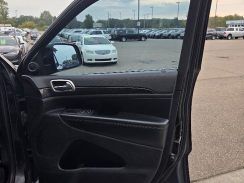 Used 2013 Jeep Grand Cherokee Laredo image 16