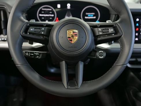 Used 2025 Porsche Cayenne S image 40
