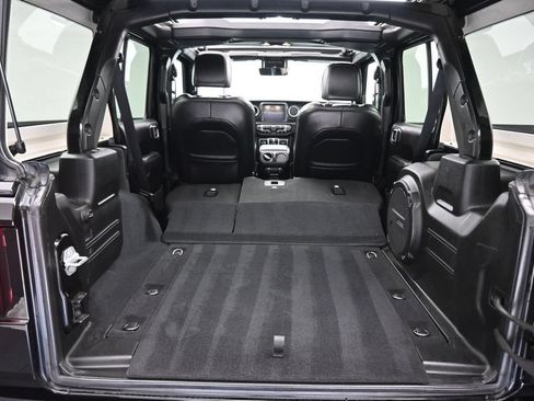 Used 2020 Jeep Wrangler Unlimited Sahara AWD/4WD image 44