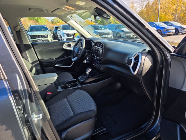 Certified 2025 Kia Soul LX w/ LX Technology Package FWD image 11