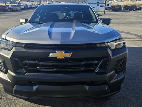 Used 2023 Chevrolet Colorado W/T image 3