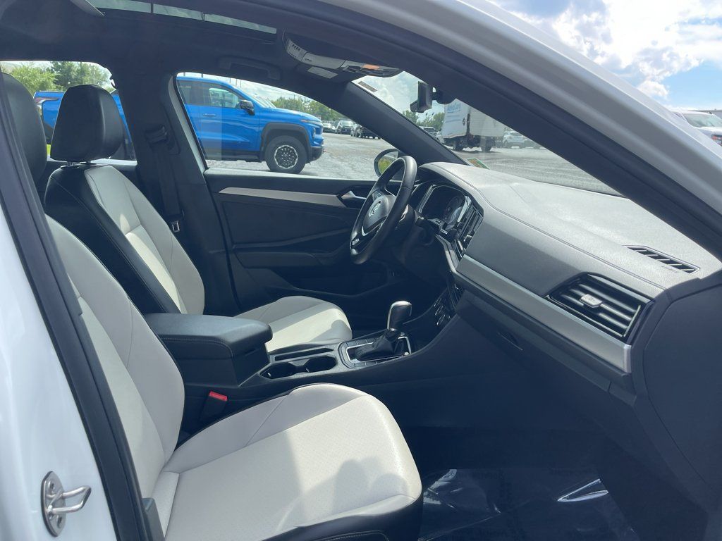 Used 2019 Volkswagen Jetta R-Line FWD image 27