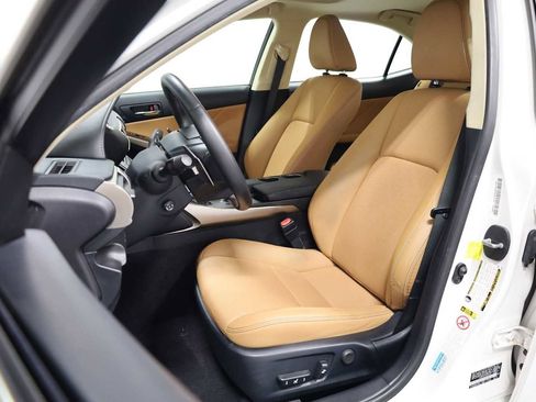 Used 2016 Lexus IS 200t image 5