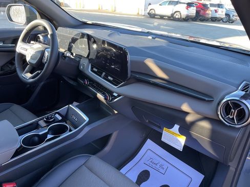 New 2026 Chevrolet Equinox LT w/ Convenience Package II image 18