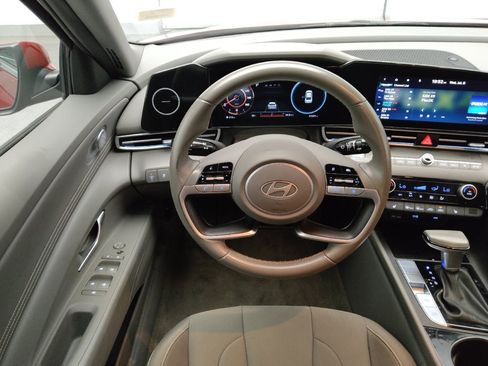 Used 2025 Hyundai Elantra SEL FWD image 22