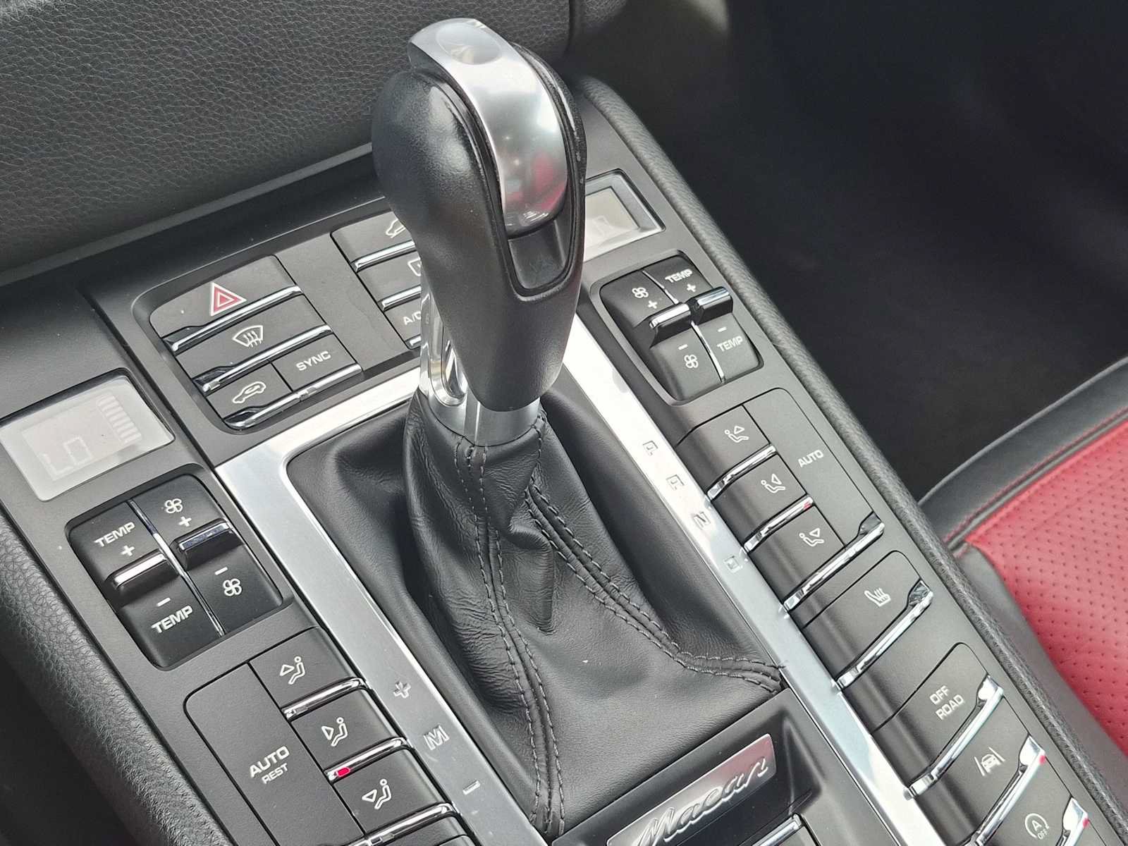 Used 2018 Porsche Macan AWD/4WD image 30