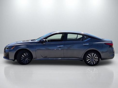 Used 2025 Nissan Altima 2.5 SV FWD image 7