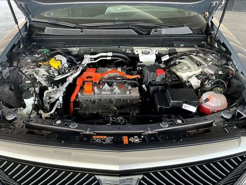 Certified 2025 Cadillac Lyriq Luxury w/ LPO, Floor Liner Package AWD/4WD image 30