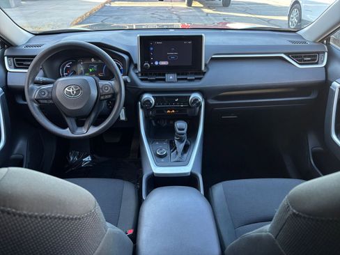 Used 2025 Toyota RAV4 LE image 37