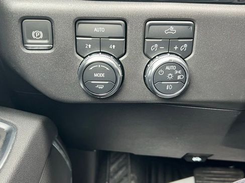 Certified 2025 GMC Sierra 1500 Elevation image 16